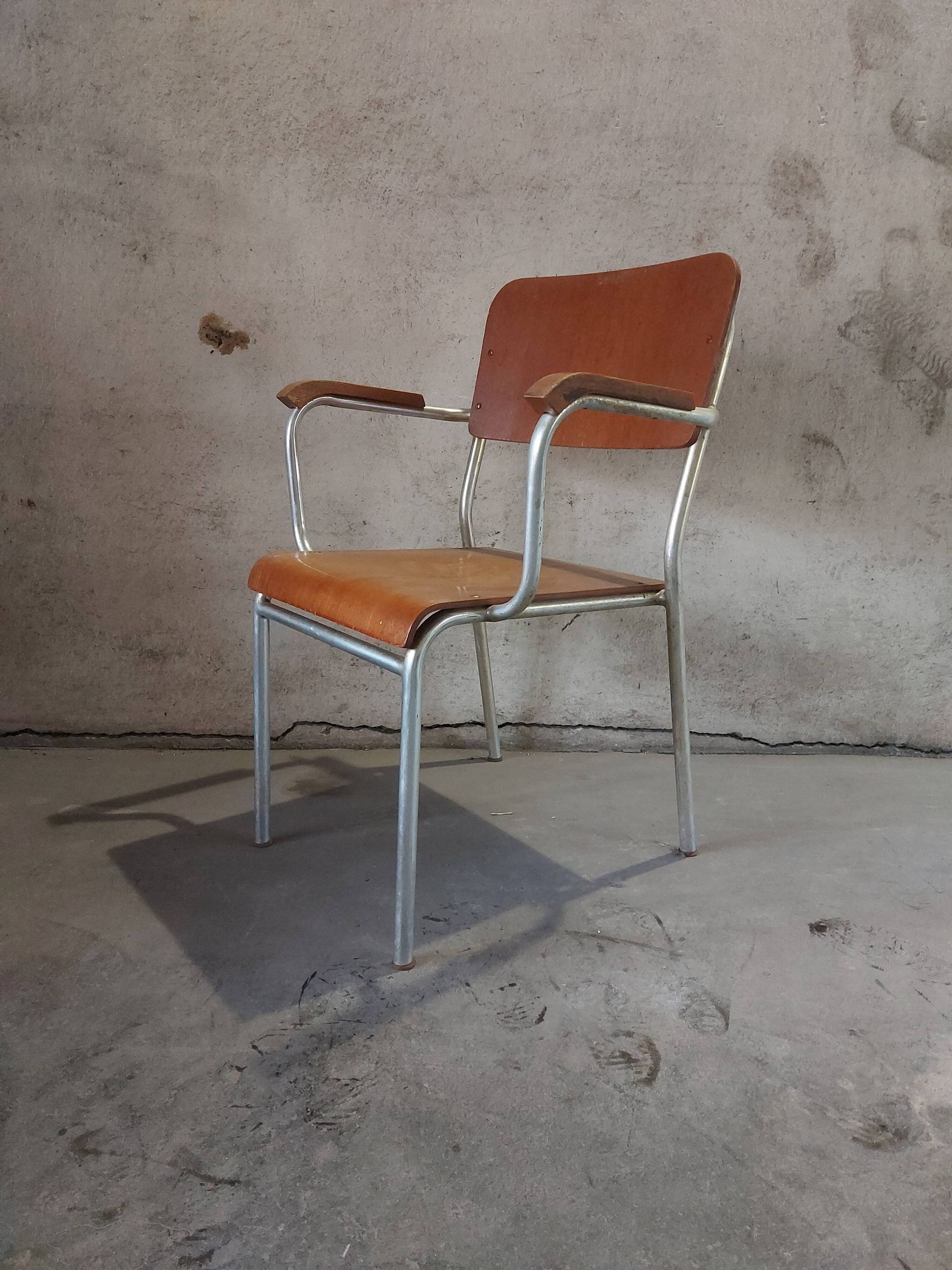 Fauteuil en bois et aluminium par Alpos, années 1970