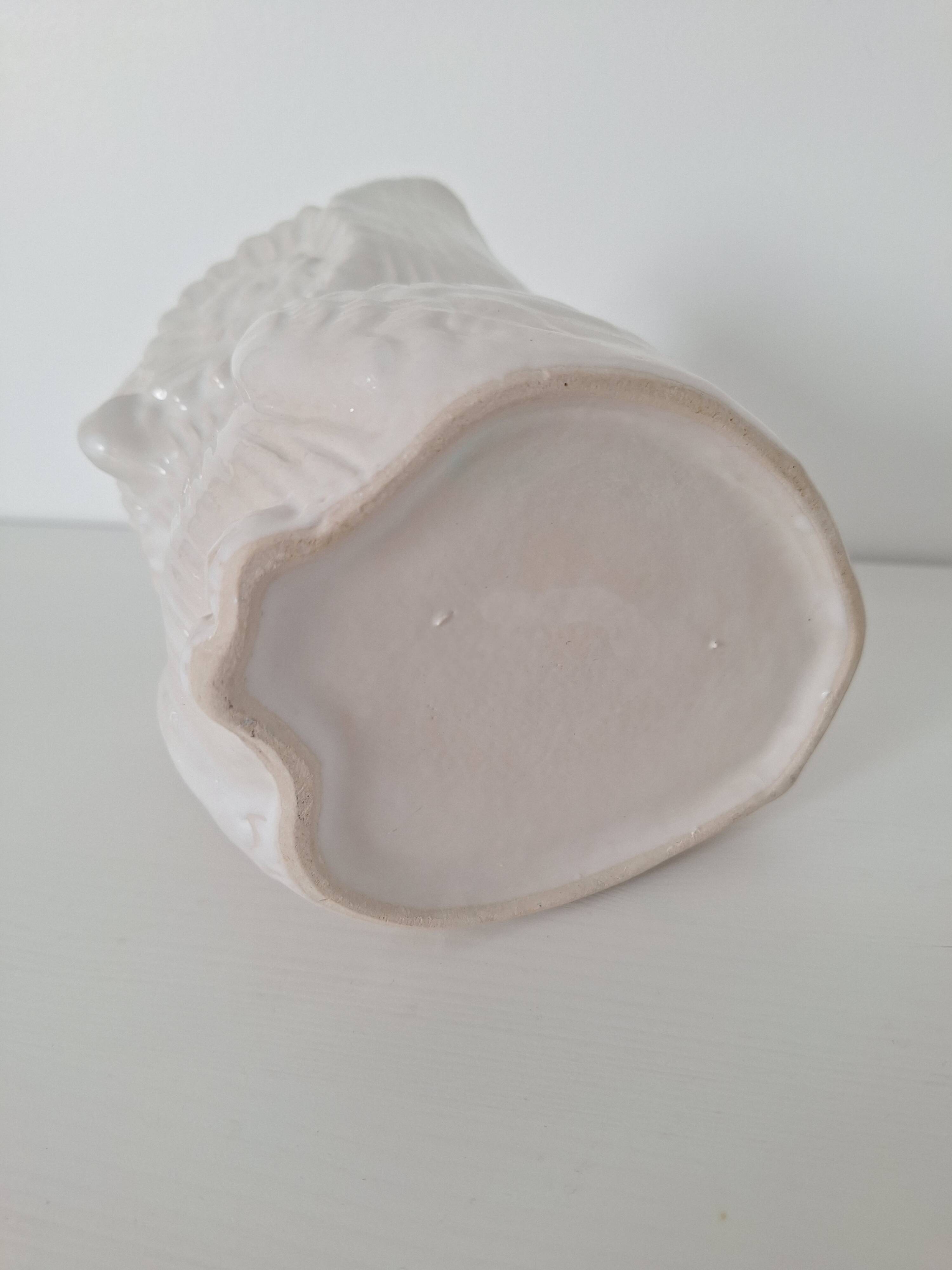 Vase / White owl planter