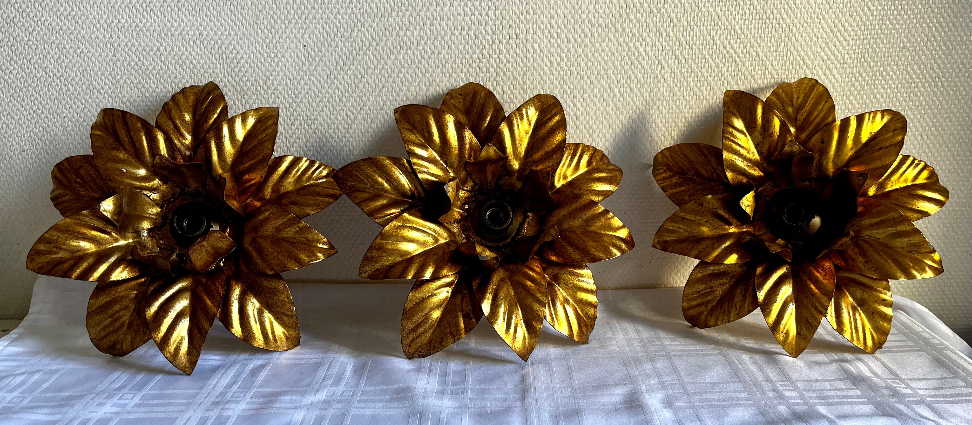Trio appliques golden flowers