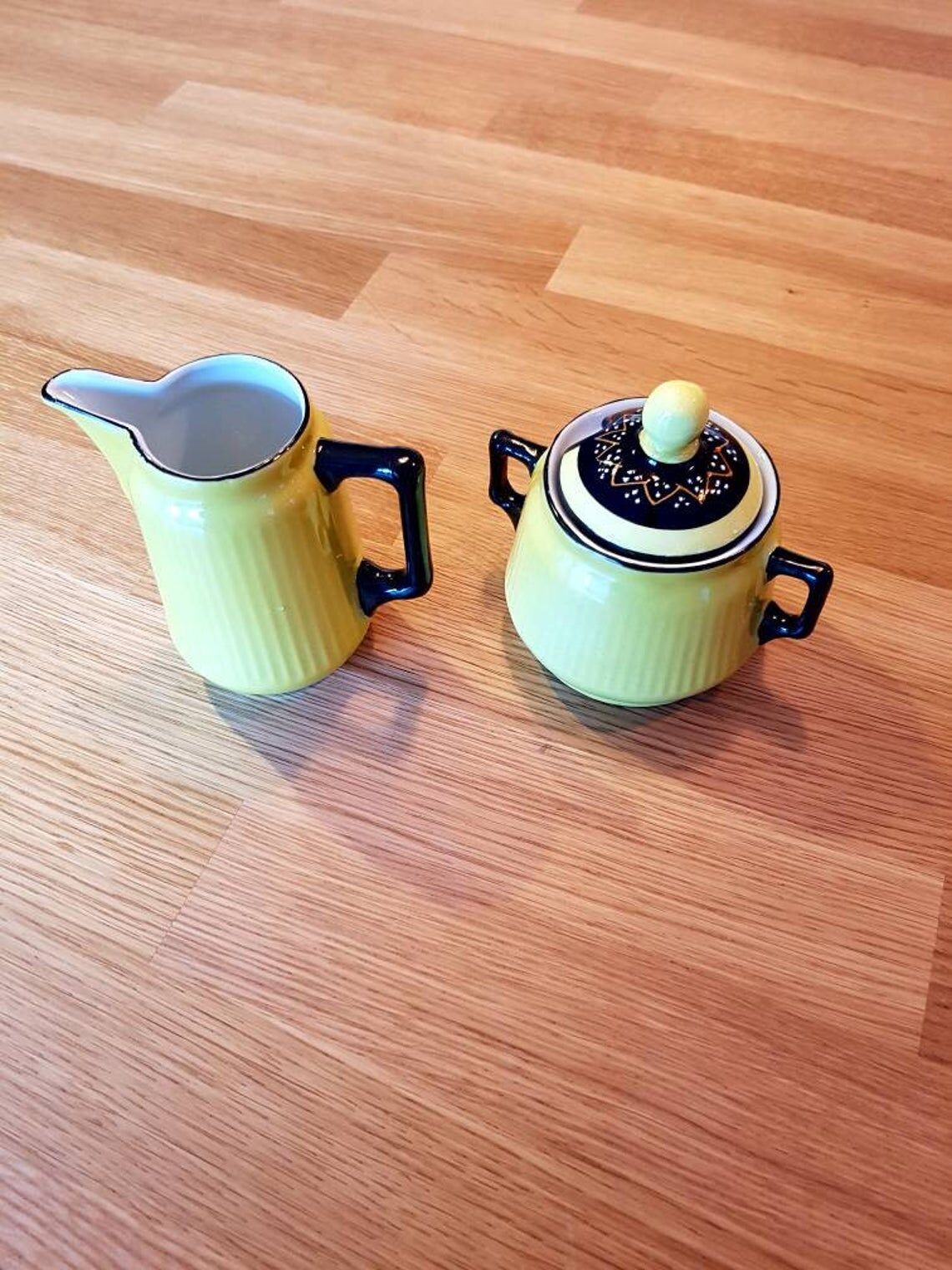 Milk and sugar pot in earthenware