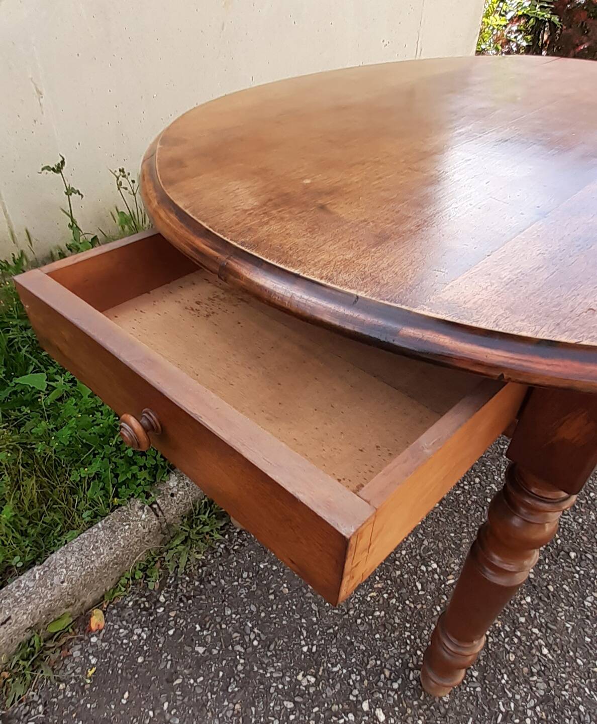 Antique oval table
