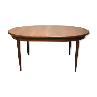 Scandinavian dining table with extension
