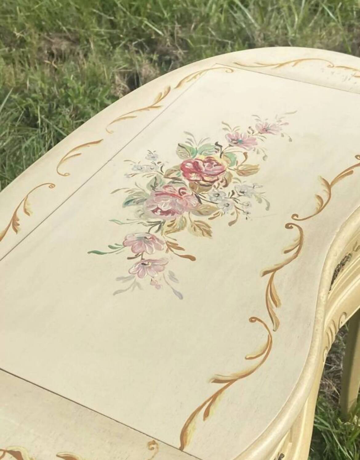 Small vintage Louis XV style Italian flowered dressing table.