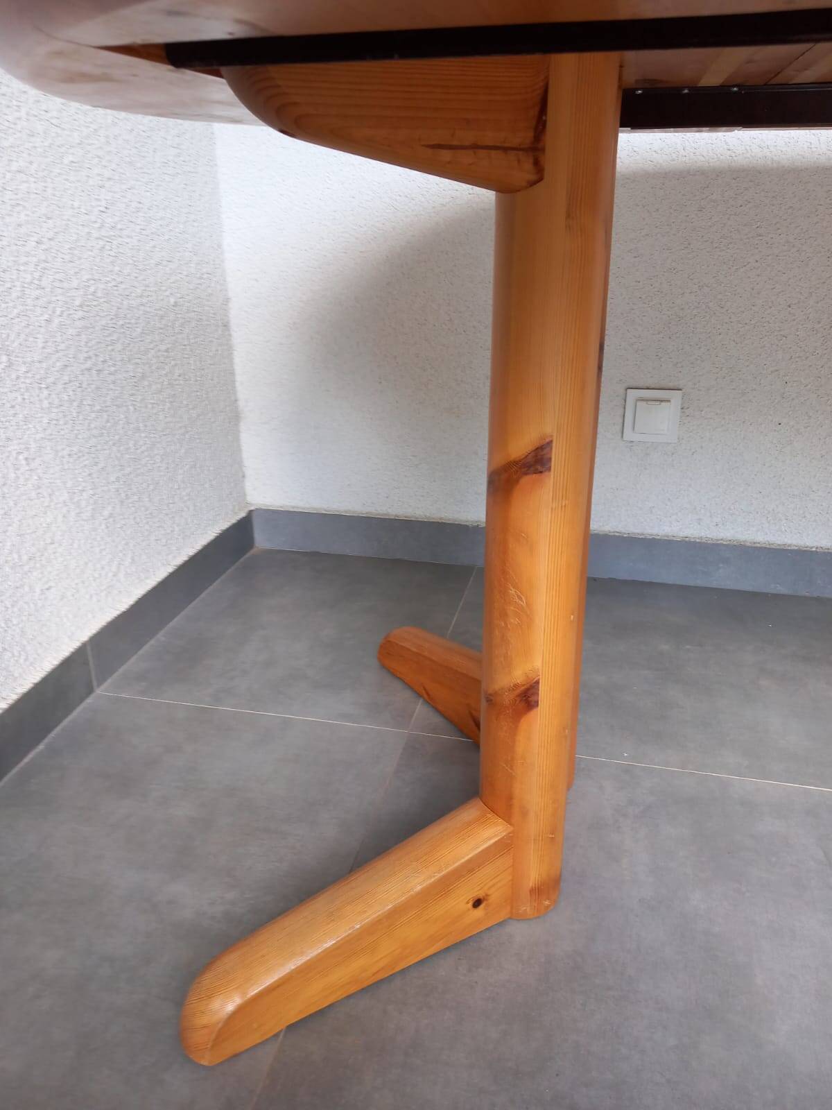 Round pine table, Denmark, 1980s