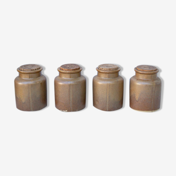 4 stoneware pots with lid