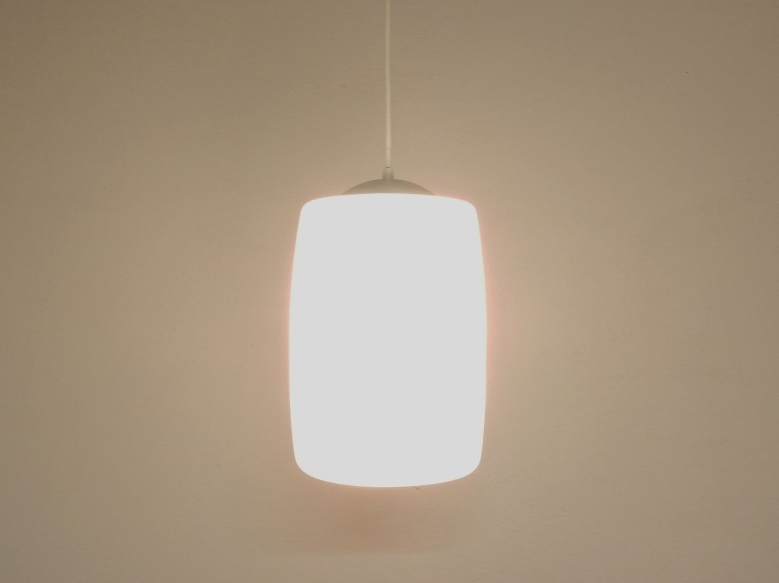 Suspension en verre opalin Pays-Bas 1960s