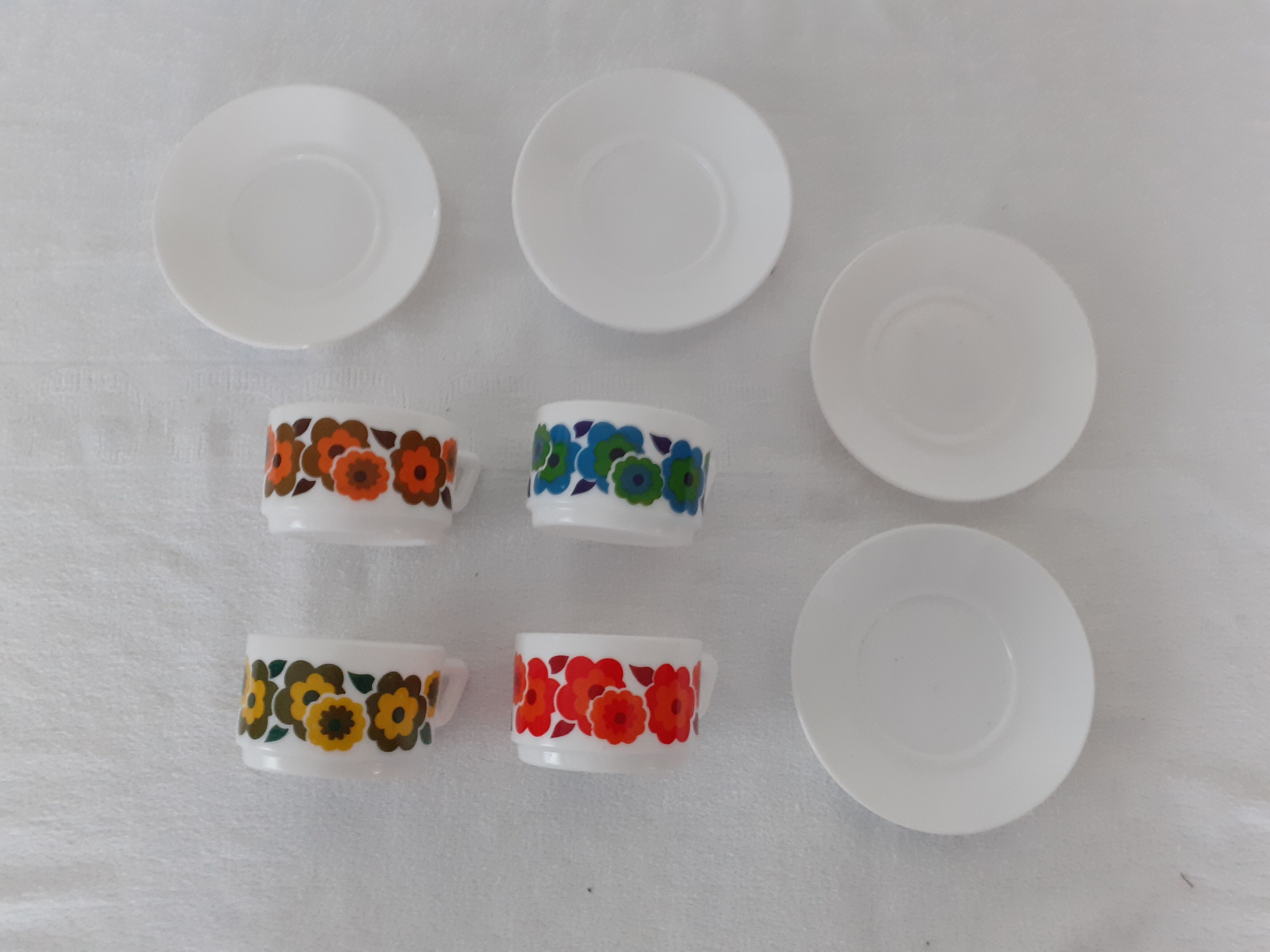 4 Cups LOTUS Arcopal yellow orange blue red vintage