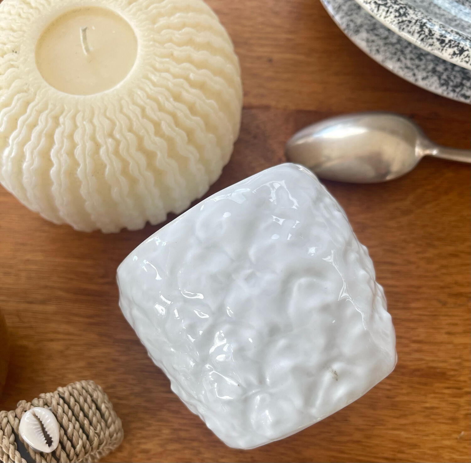 White earthenware bonbonnière