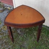 Stella triangular table