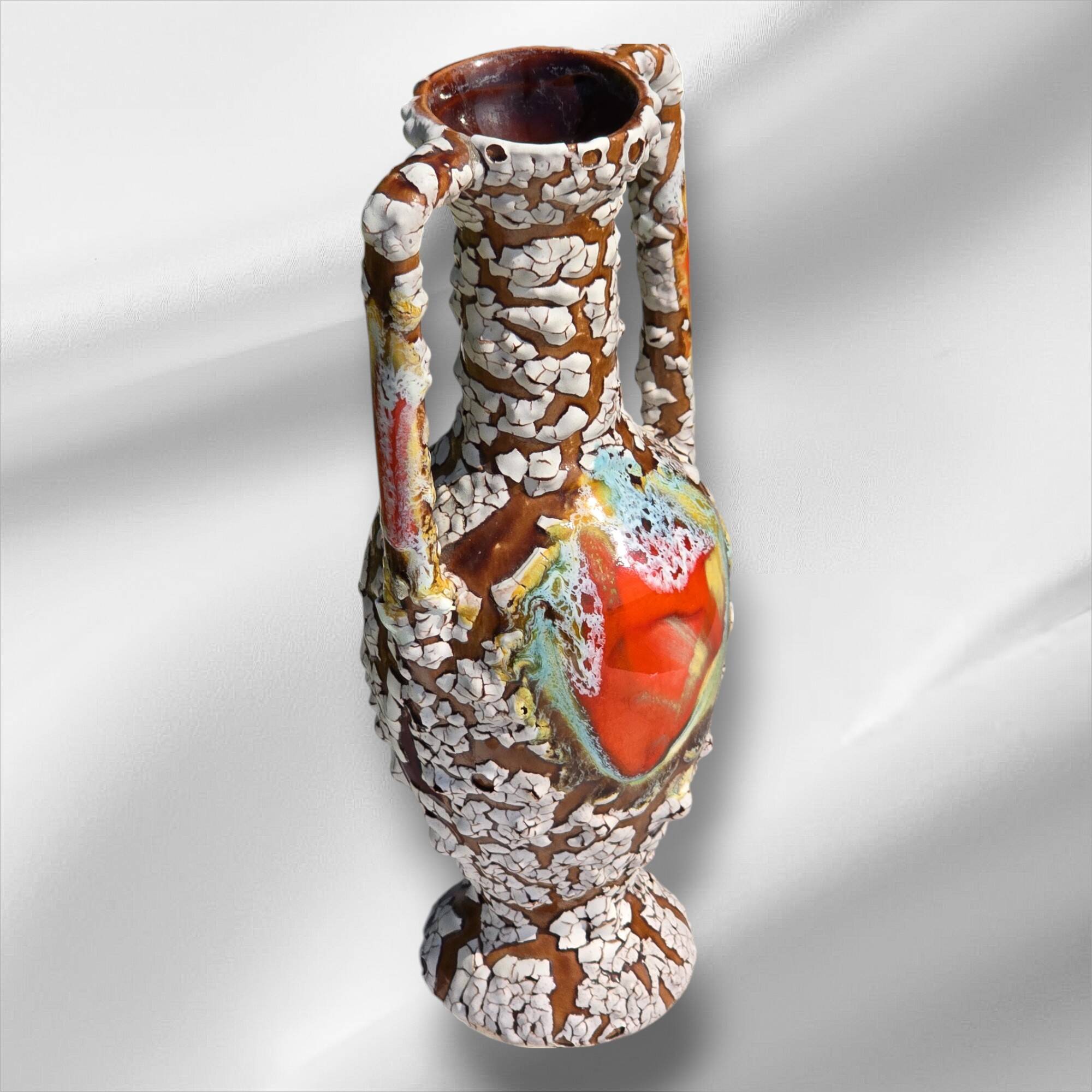 Vase amphore en écume de mer, France