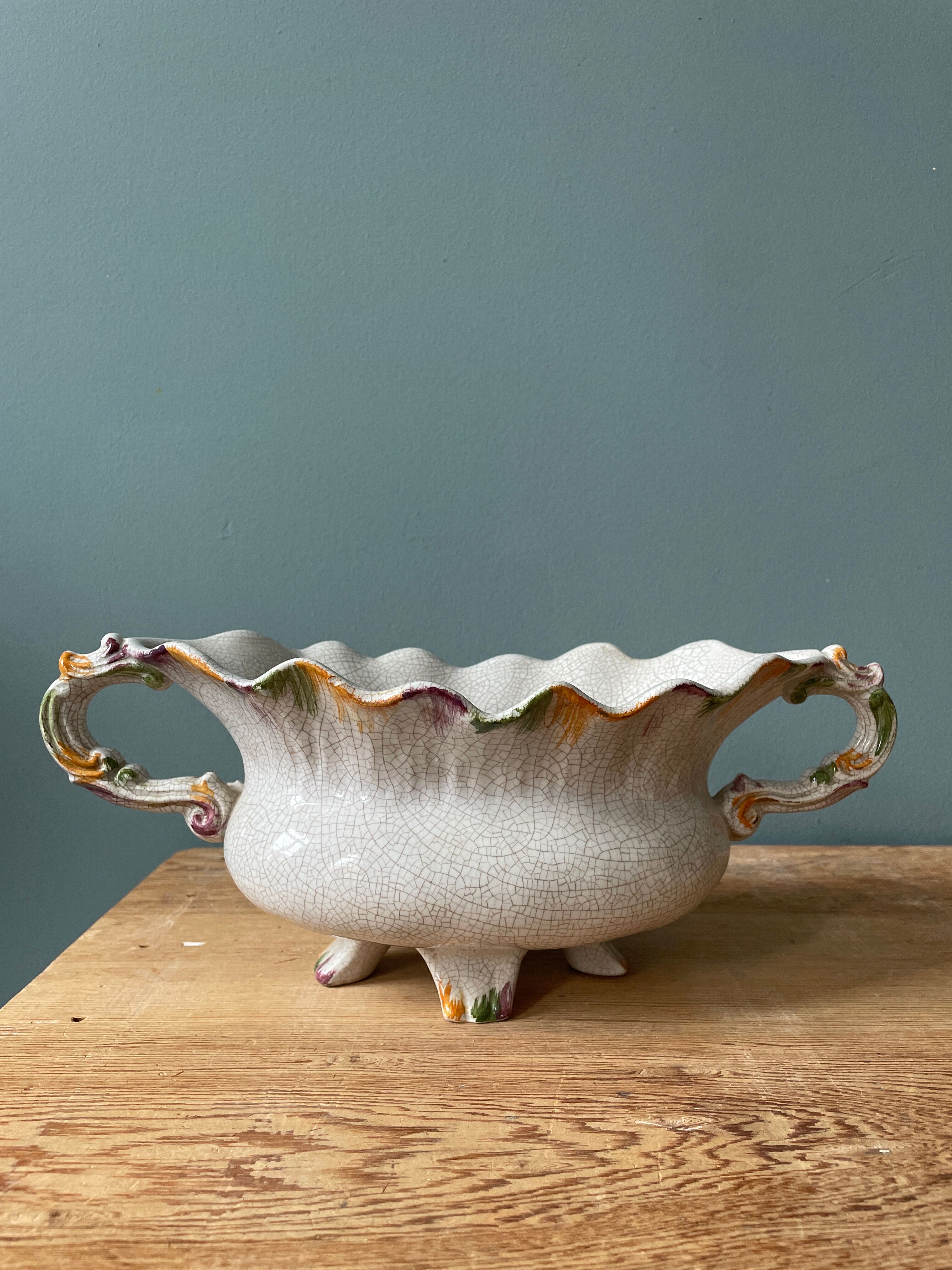 Bassano table planter, splashing flowers Italy