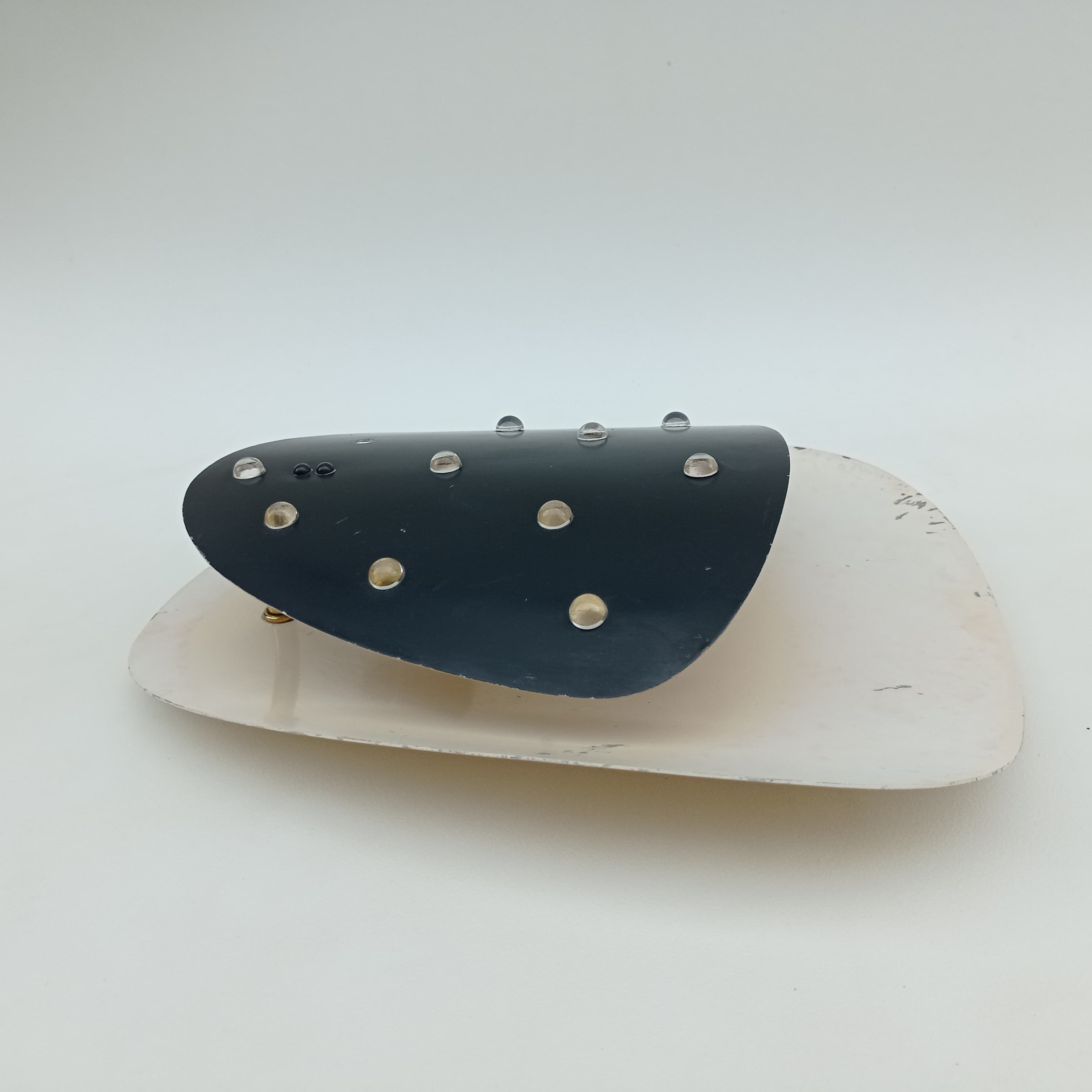 Applique murale décorative en métal des années 1950