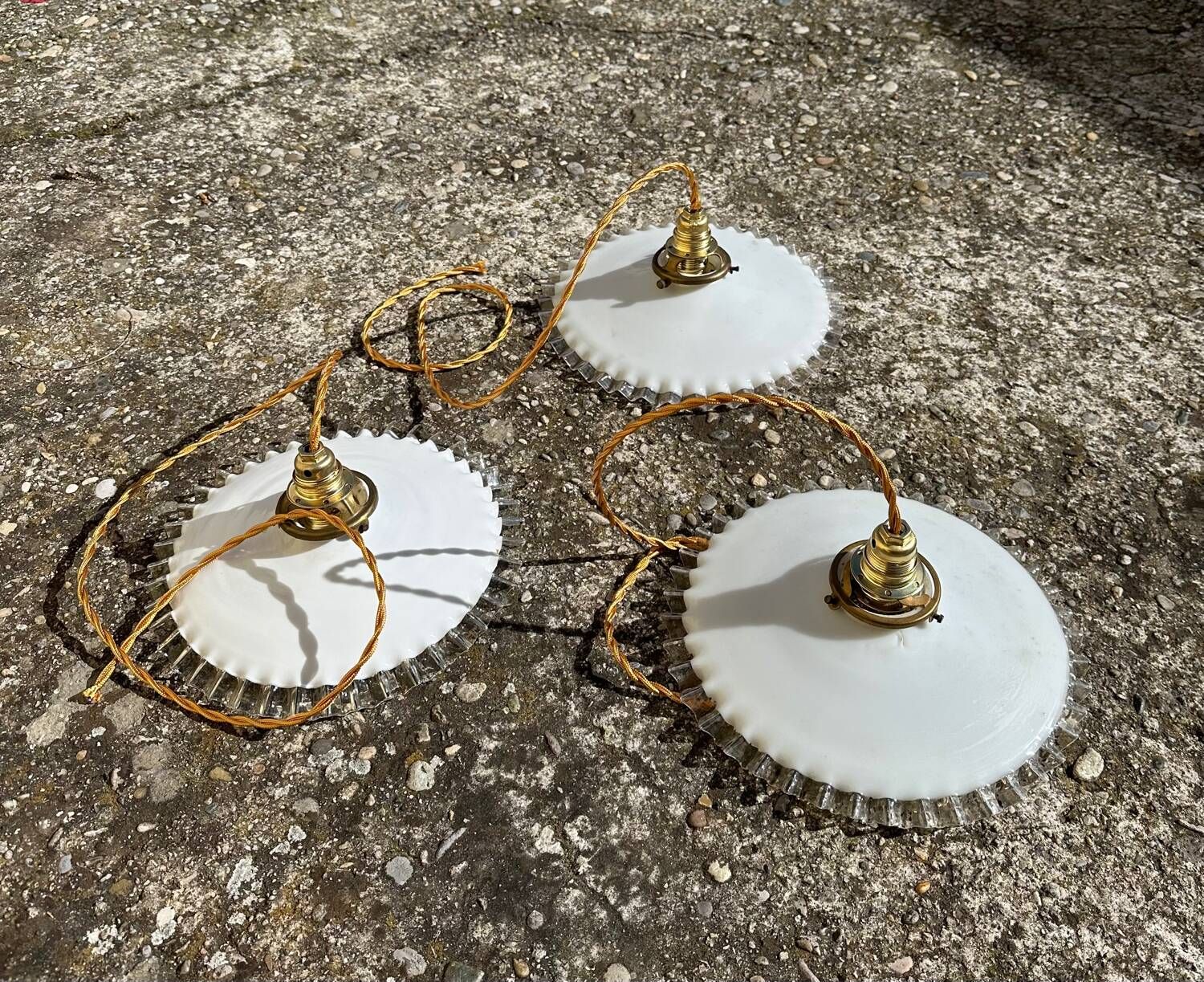 Trio vintage pendant light wavy opaline lampshade golden wires old light