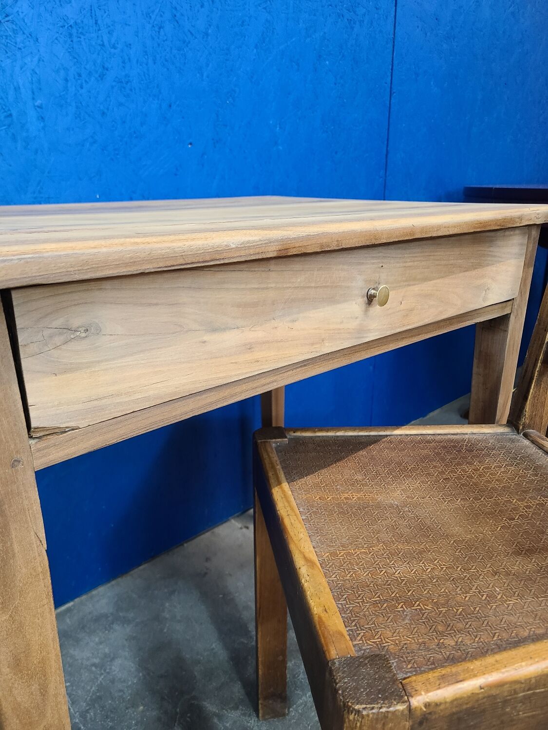 Side truss table