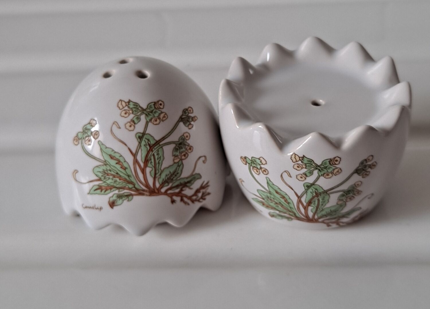 Egg salt and pepper set