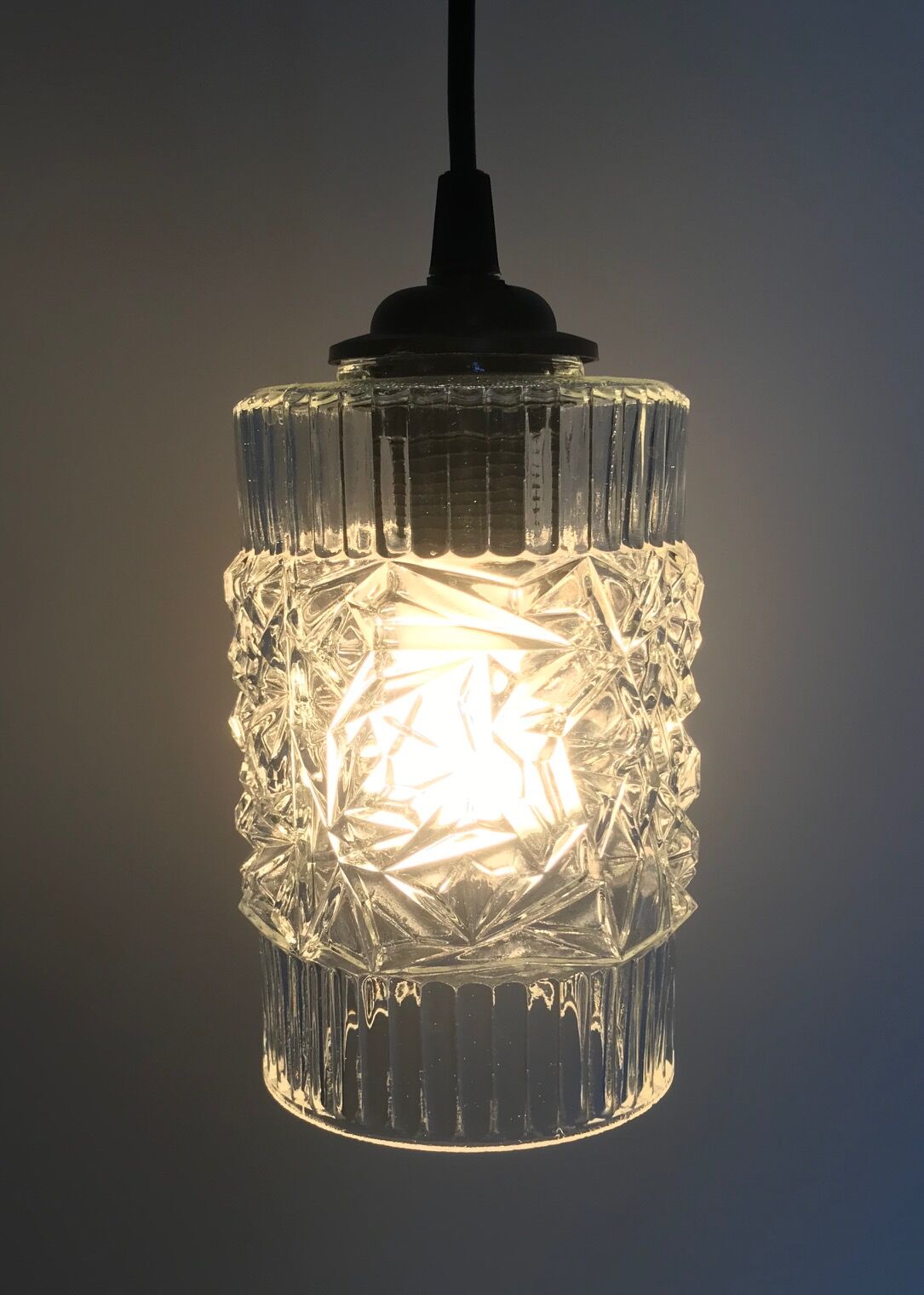 Chiseled glass suspension