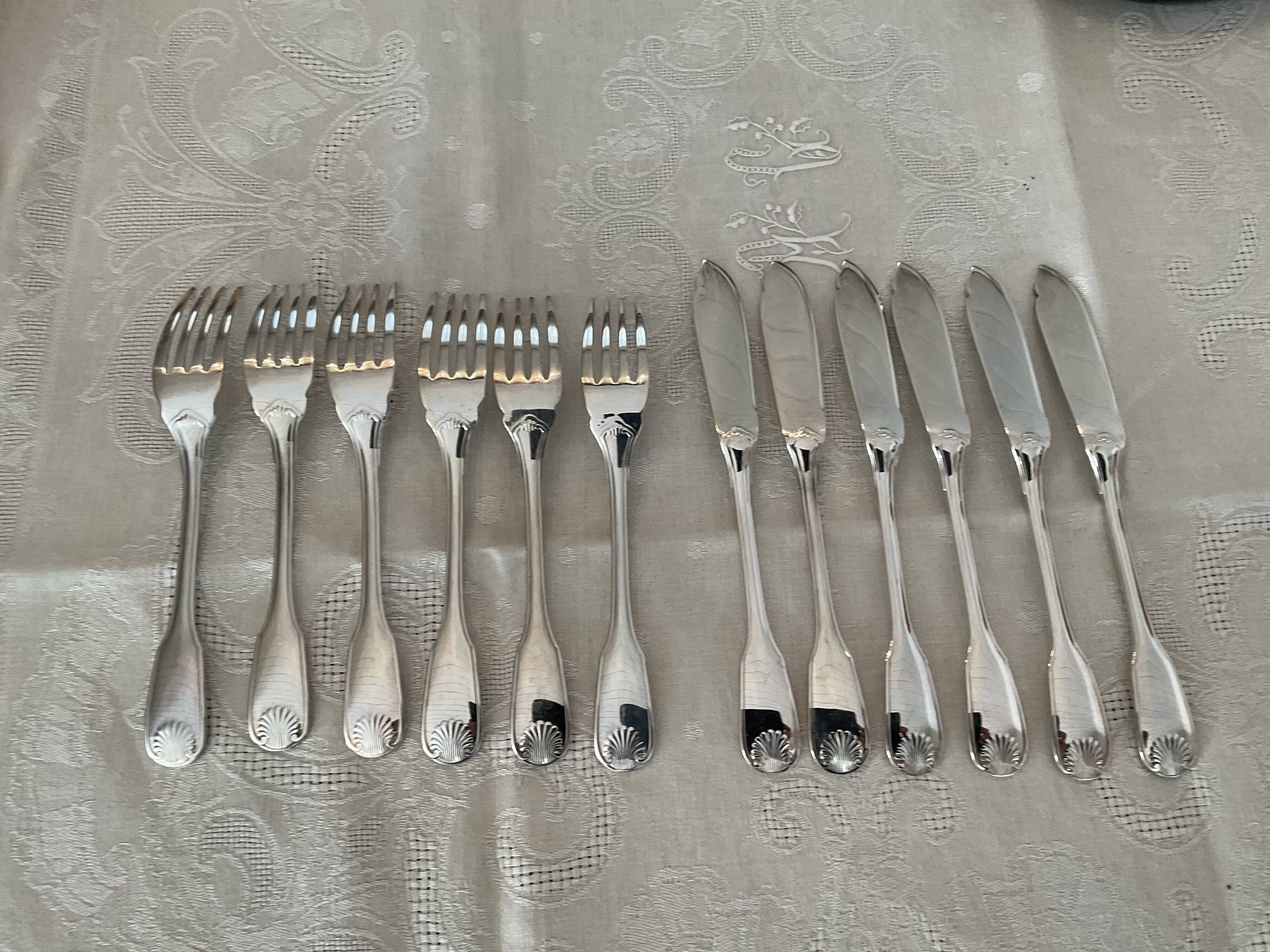 Set de 12 couverts à poissons Christofle modèle Vendome Coquille
