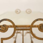 Table basse en fer forgé doré et plateau de verre églomisé. Années 1970