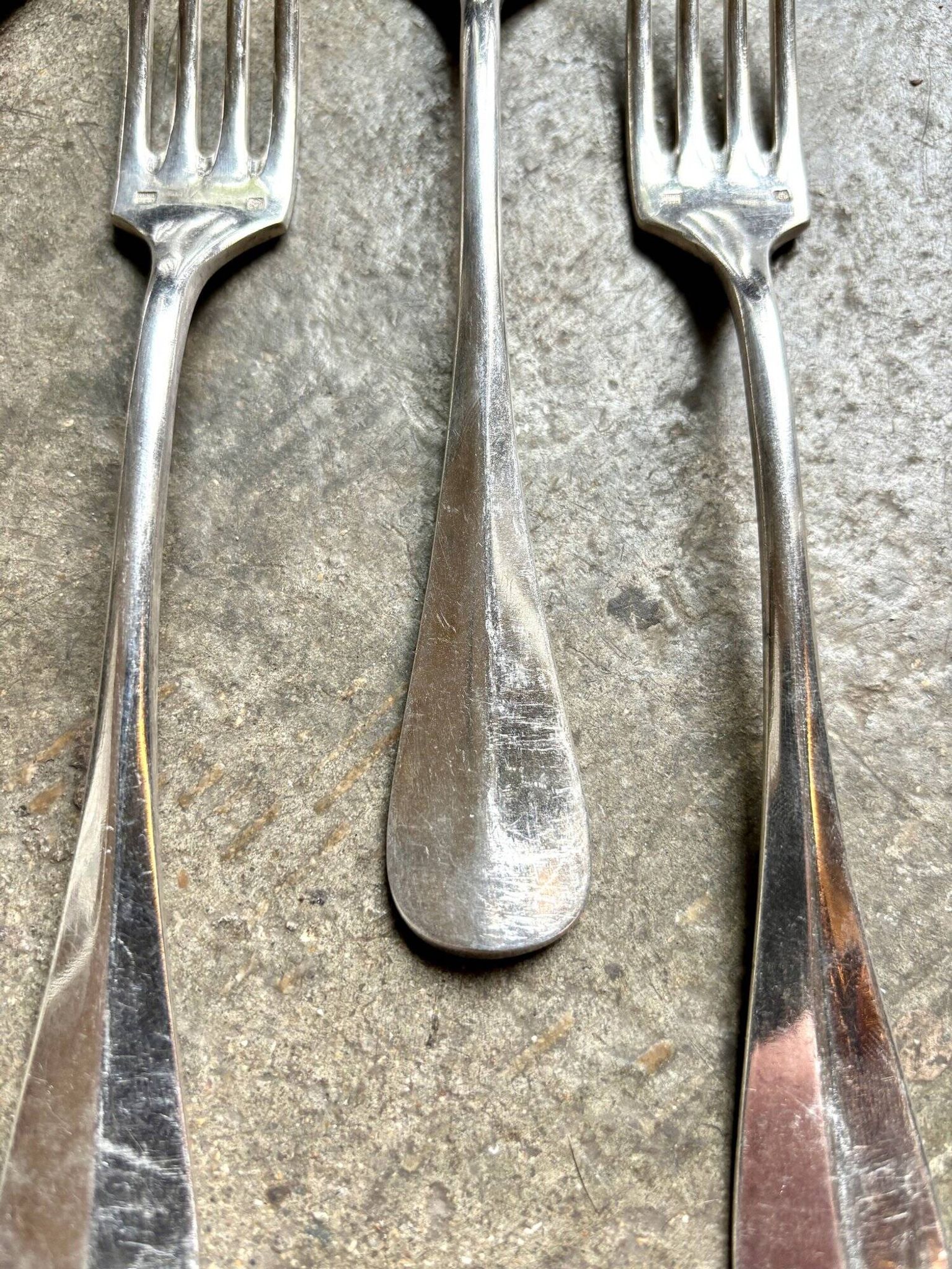 4 fourchettes en métal argenté