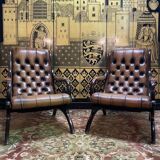 Paire de fauteuils Chesterfield anglais en cuir