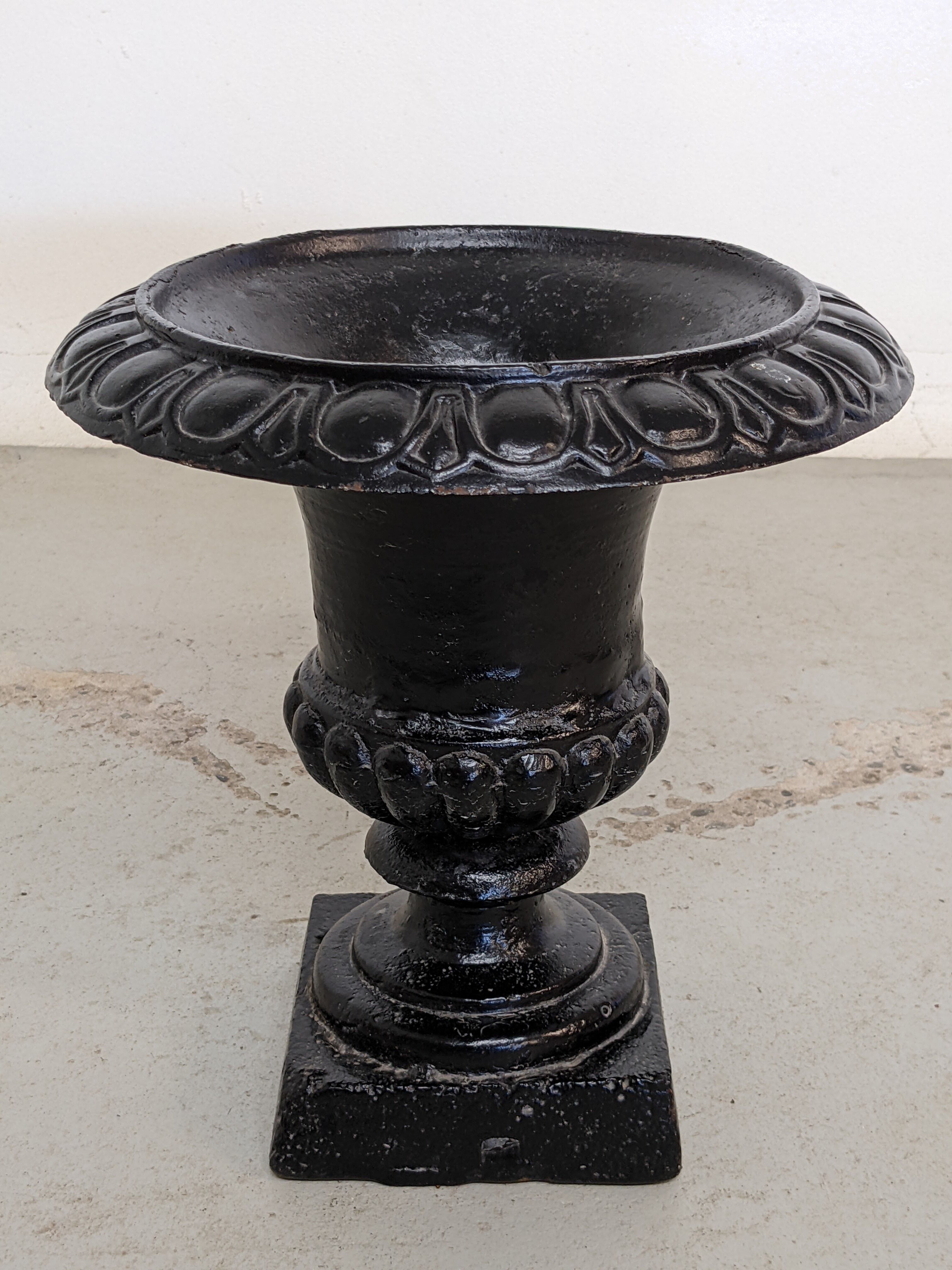 Medici style cast iron garden basin, circa 1890