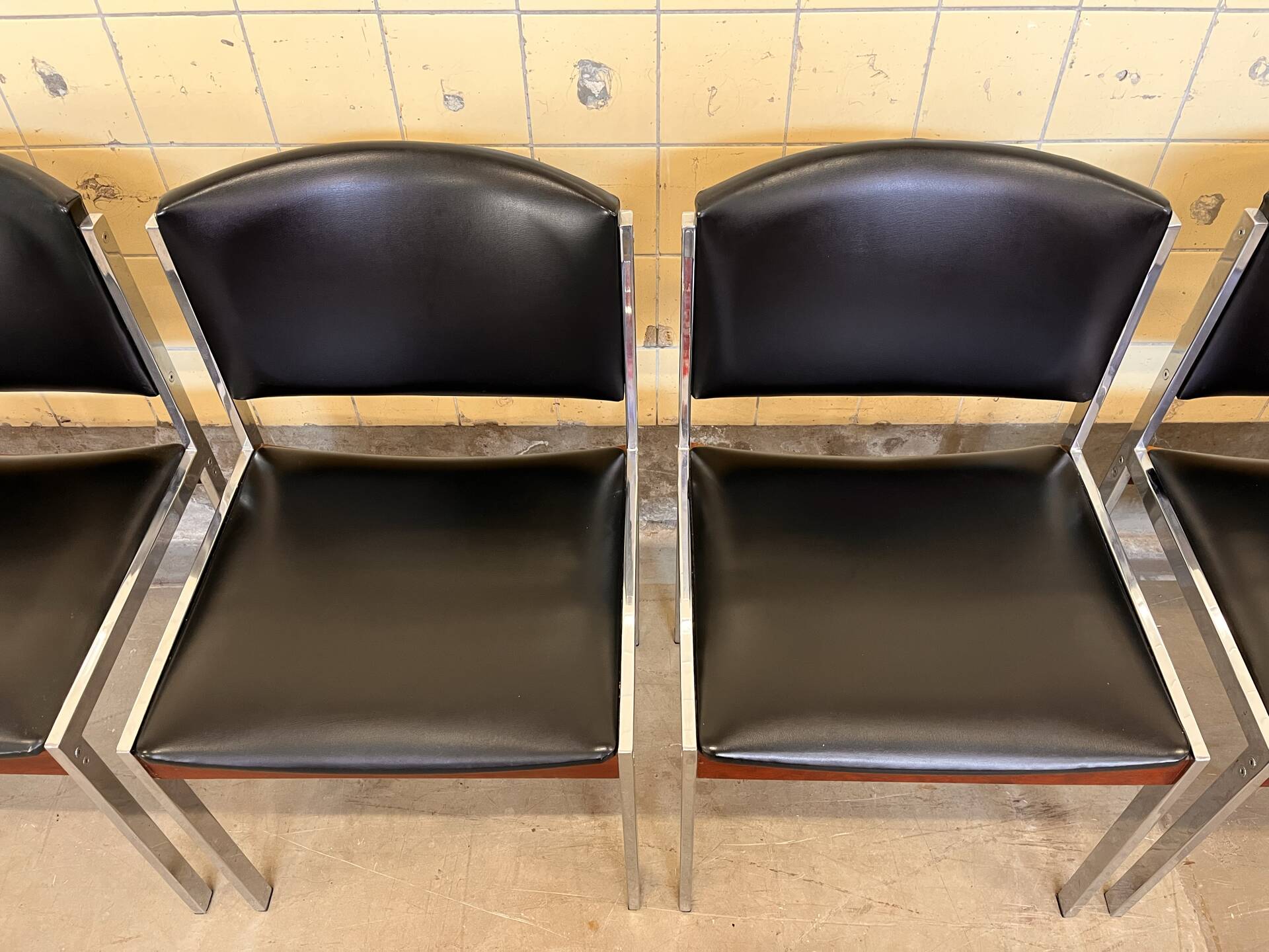 Set of six vintage chairs by Vform