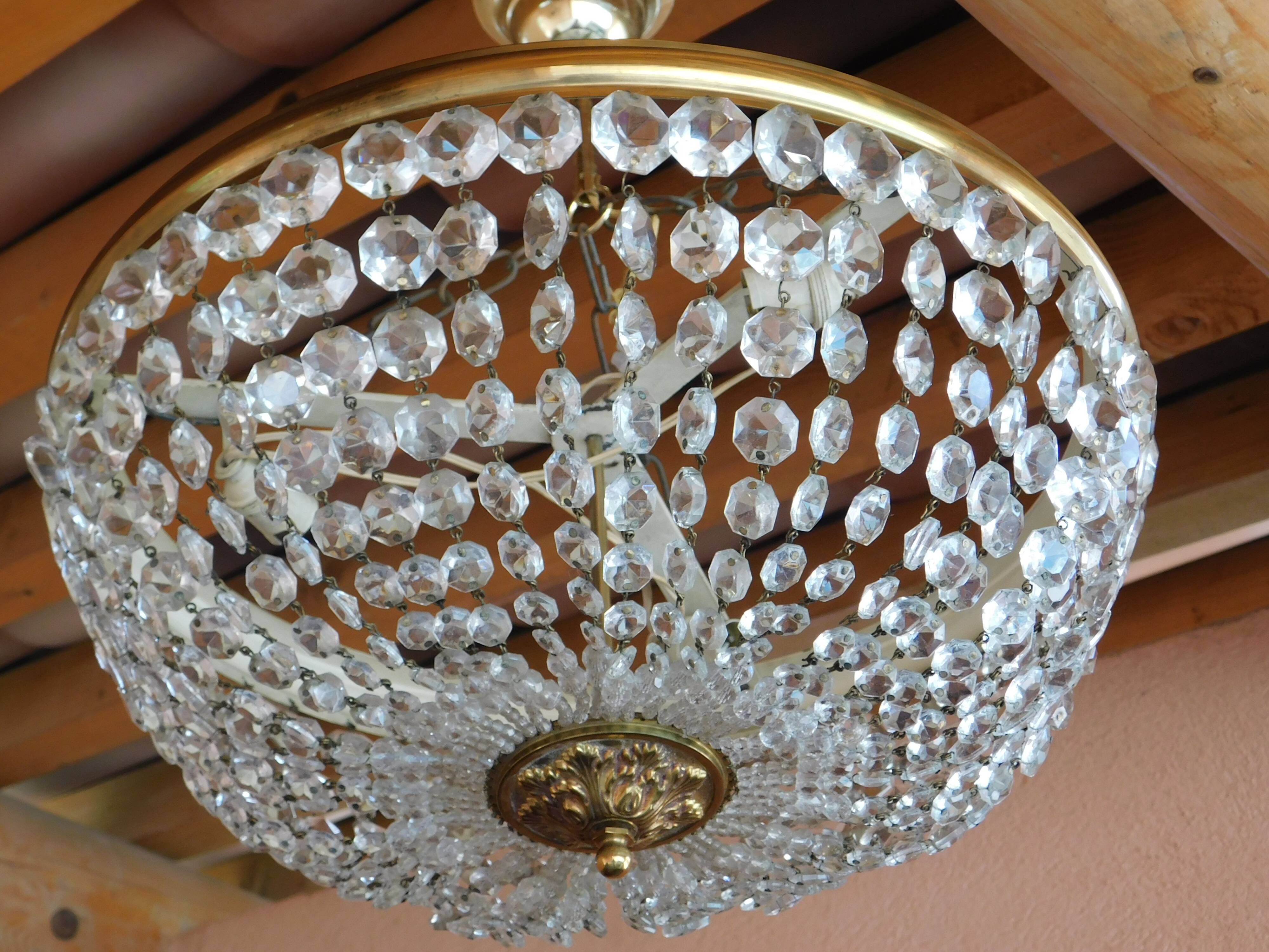 Ceiling chandelier with tassels
