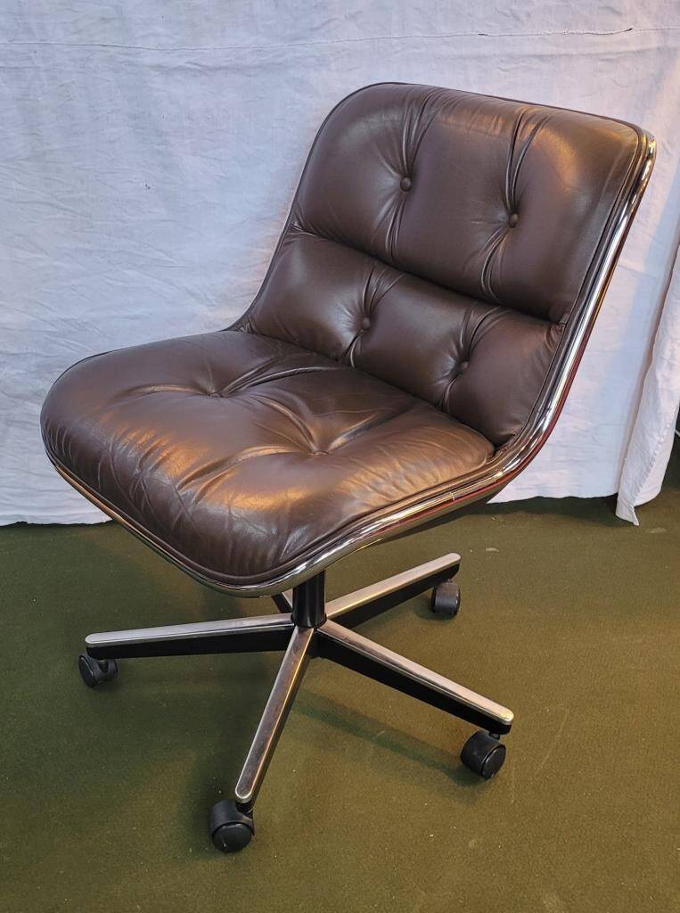 Charles Pollock armchair from the 80s – Leather, metal, plastic.