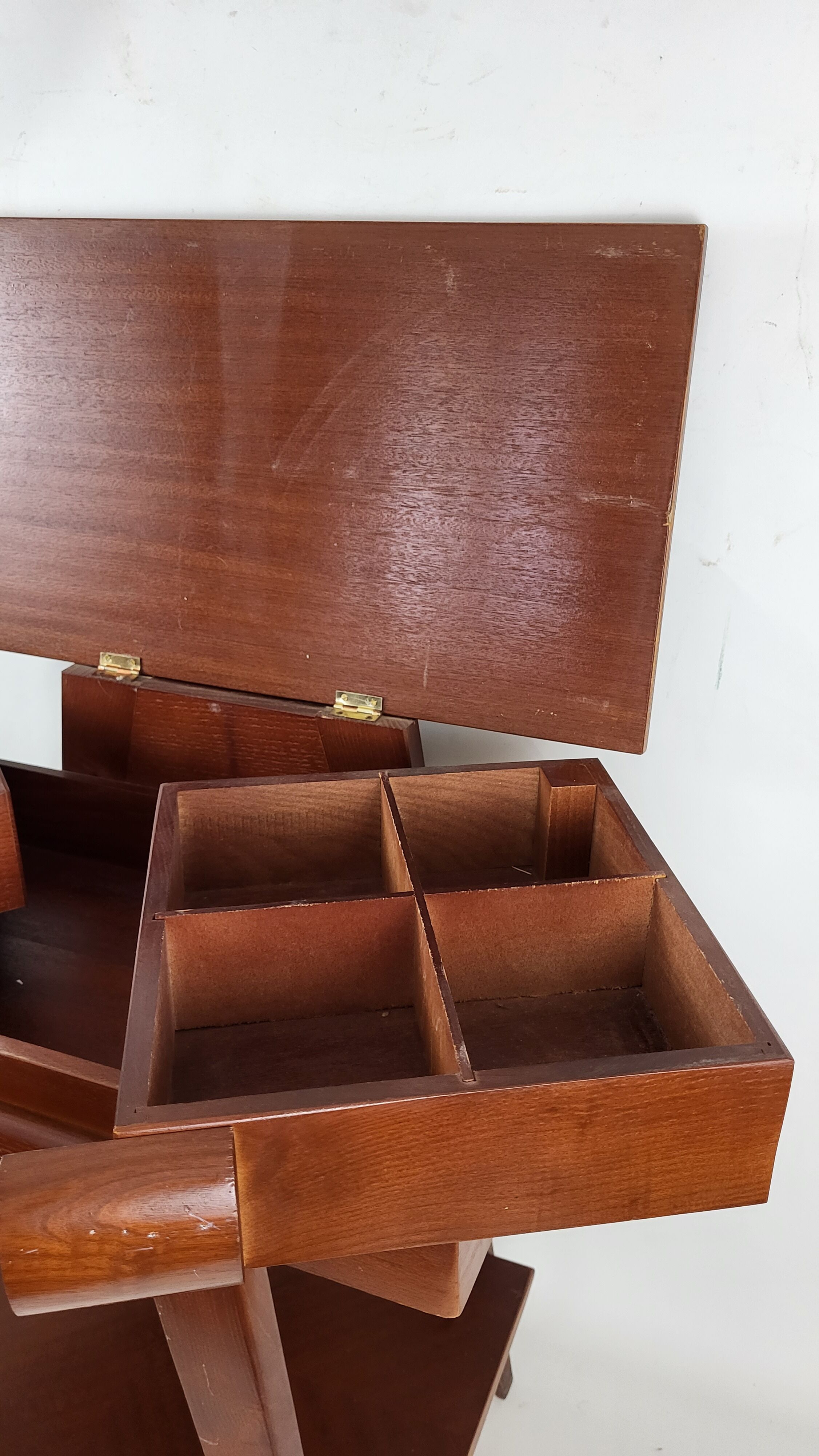 Scandinavian worker compass feet