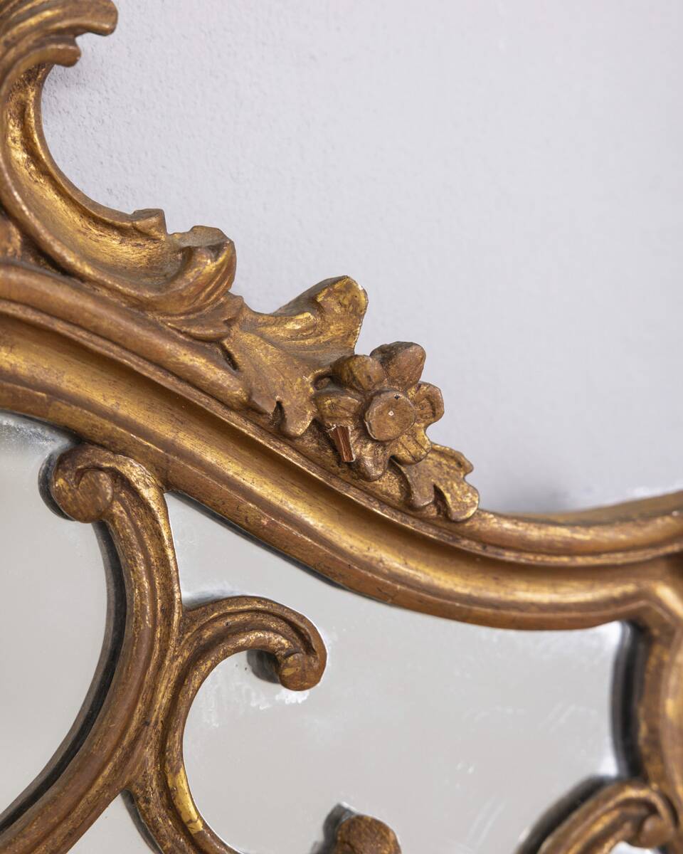 EARLY 20TH CENTURY BAROQUE-STYLE GOLDEN WOODEN WALL MIRROR