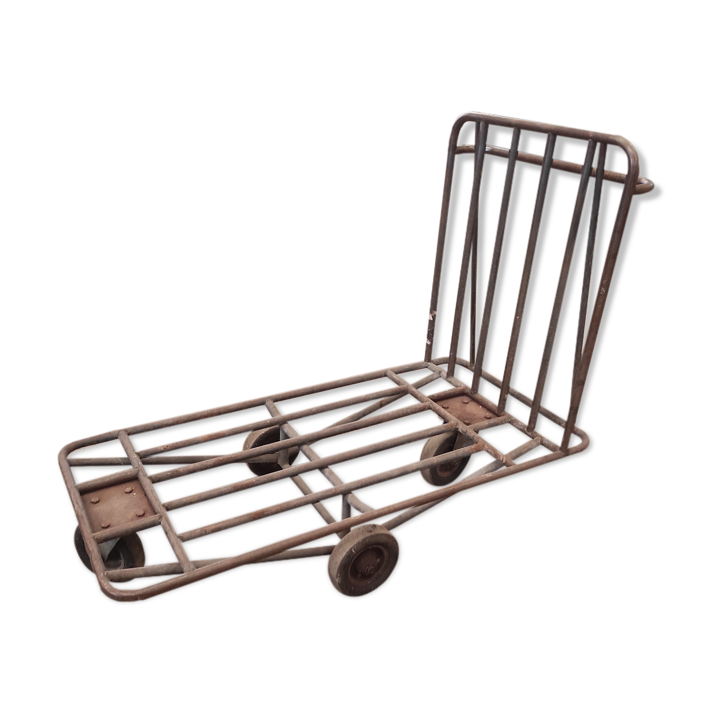 Former industrial workshop cart in metal tubes