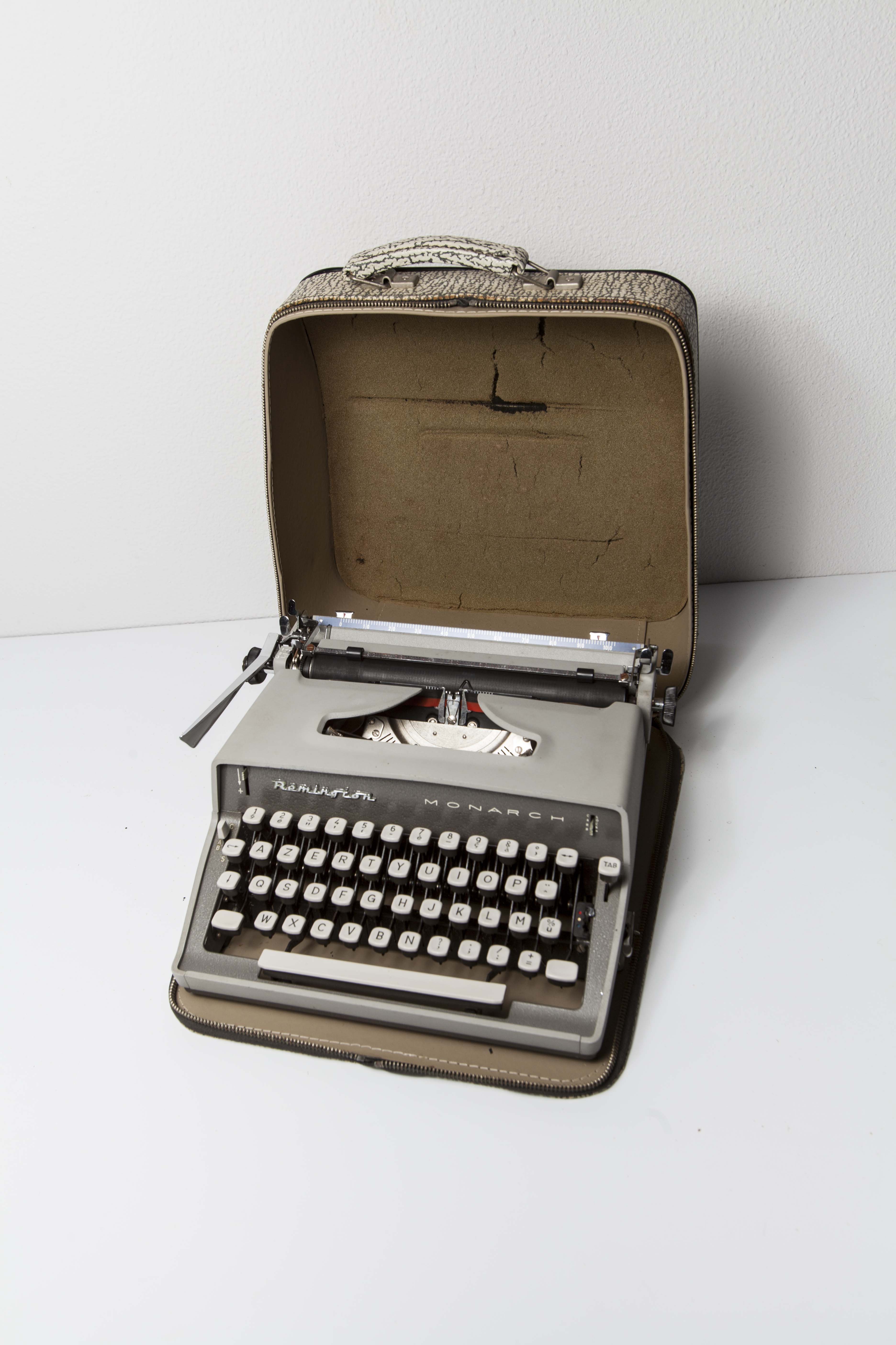 Typewriter Remington Monarch