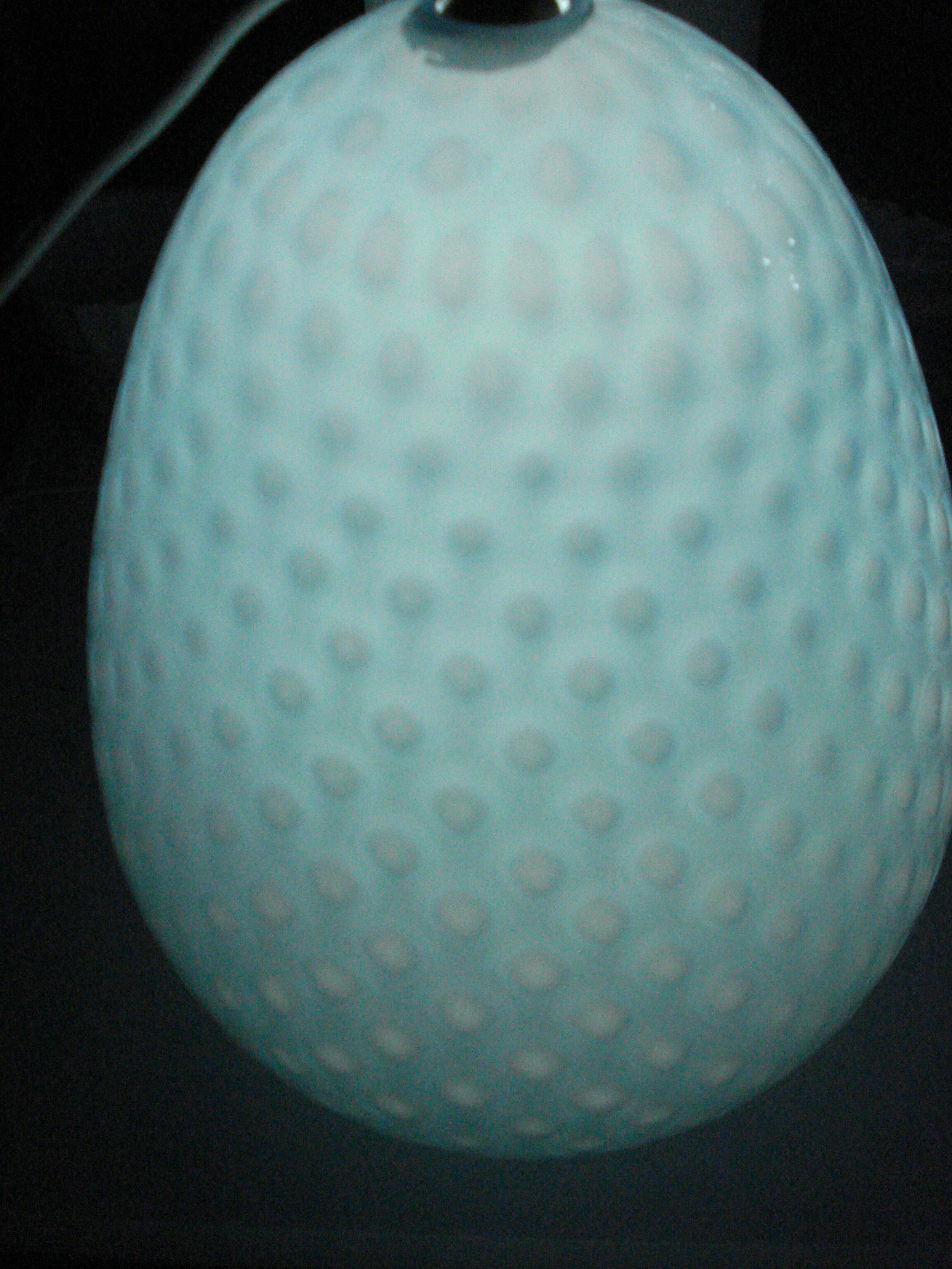 Suspension egg opaline bleue pastel