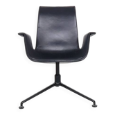 Chaise pivotante noire "The Bucket chair" de Walter Knoll