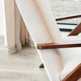 Fauteuil en tissu bouclette blanc et bois, milieu XXème