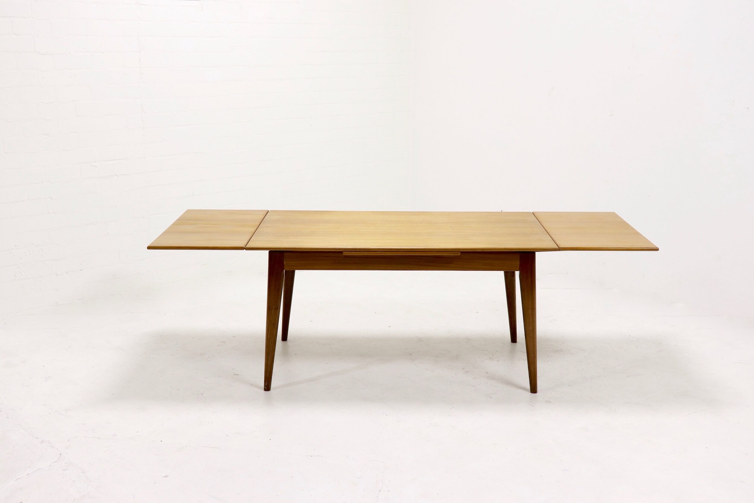 Table à manger design danois en teck extensible des années 1960