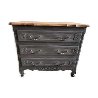 Antique chest of drawers