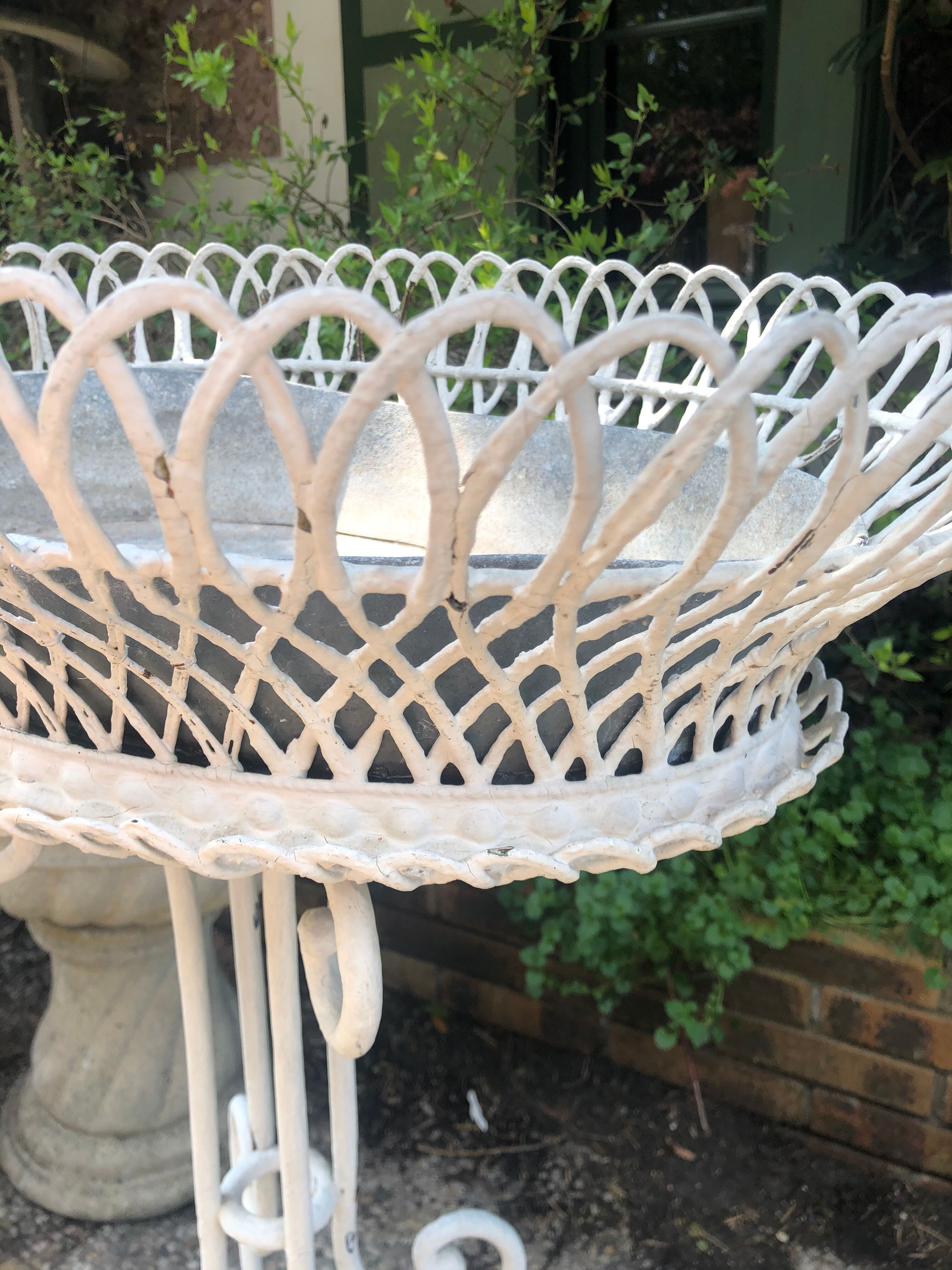 Jardinière en fer forgé