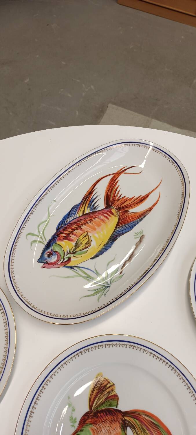 Fish porcelain service