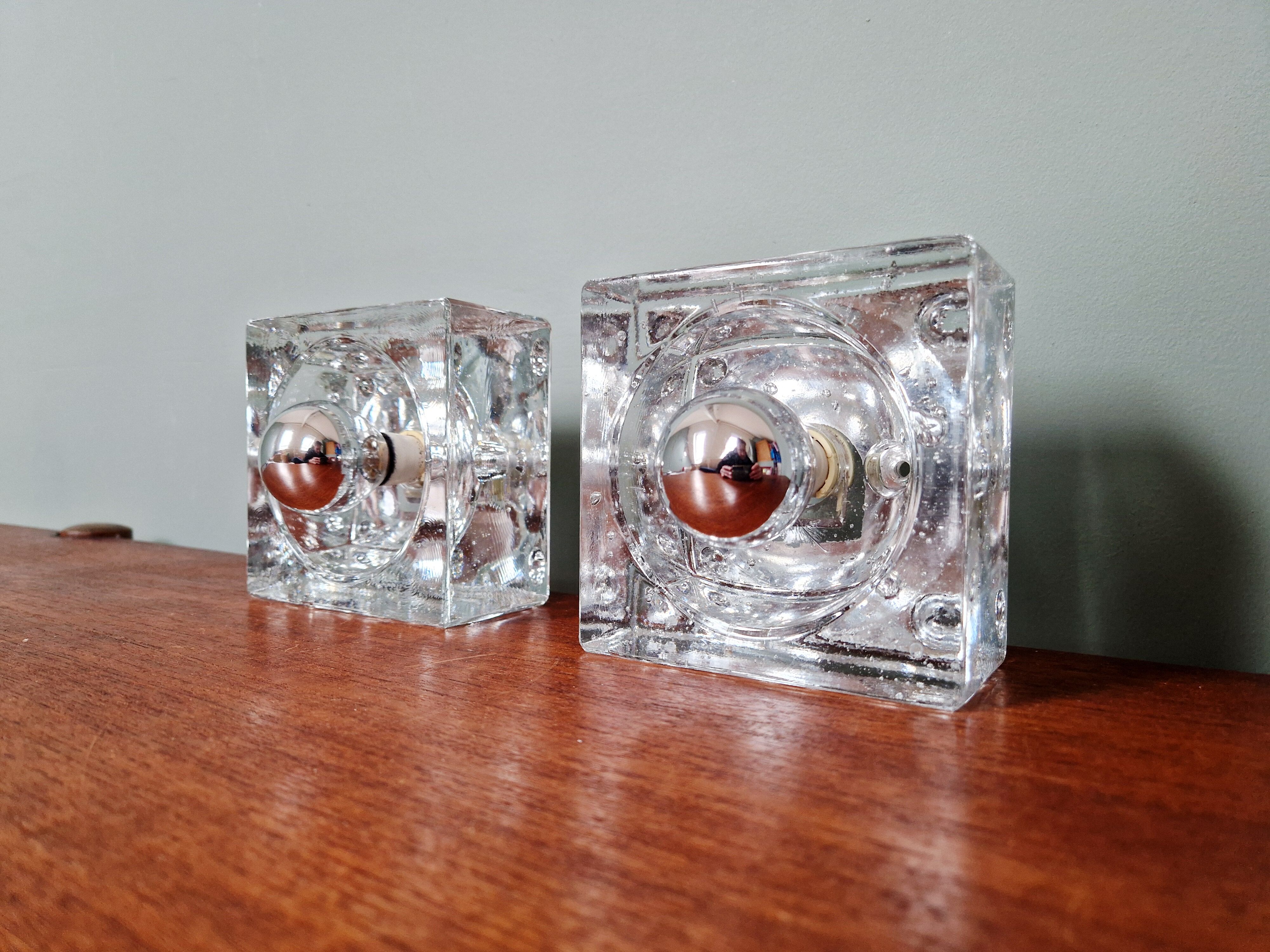 Pair of Ice Cube wall sconces in transparent bubbled glass, 1970s.