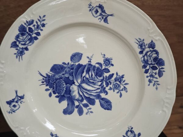 Lot de 8 assiettes plates en faïence de Boch Frères La Louvière ''Rohdia