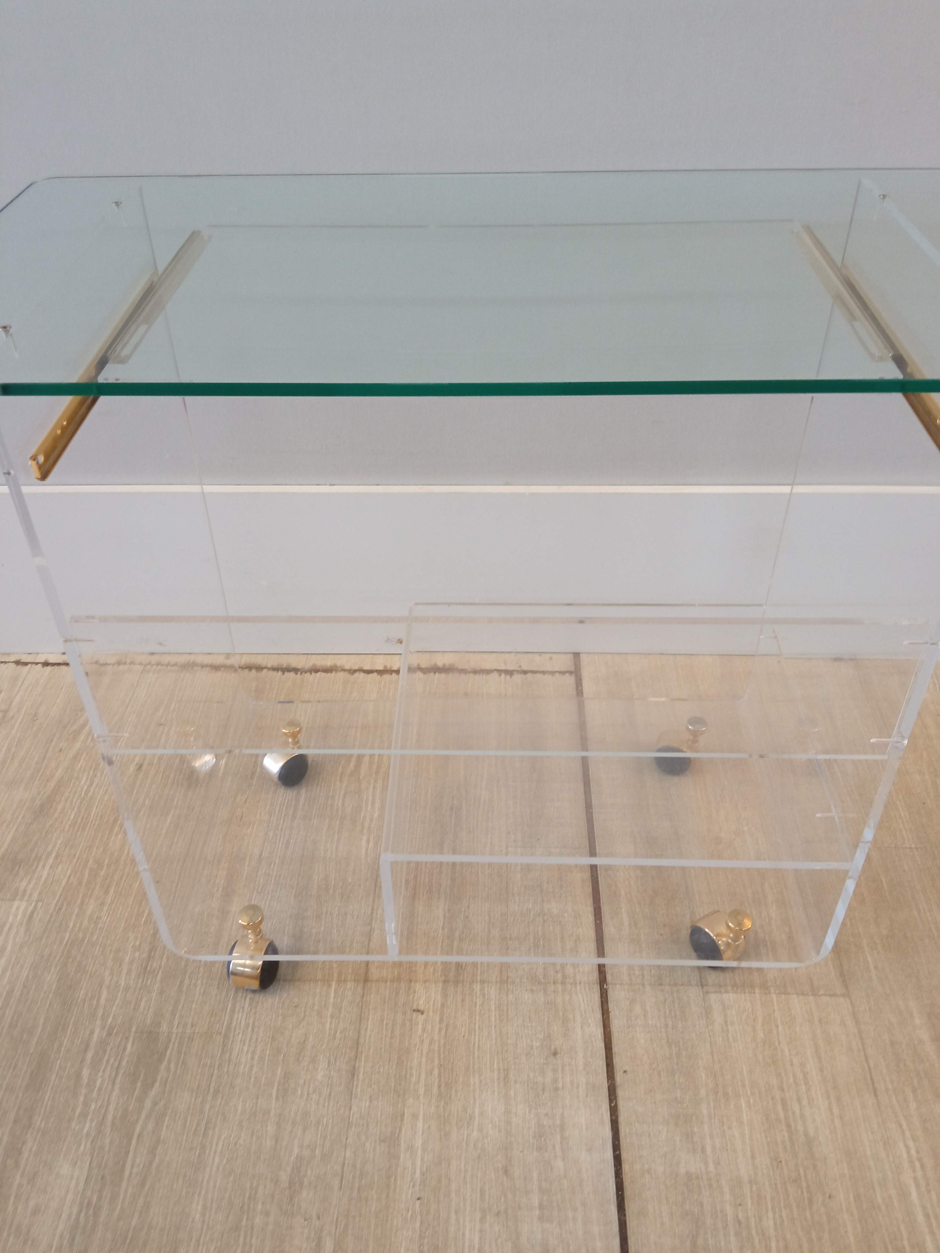 Bureau informatique en plexiglas David Lange