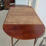 Round table with 6 spindle legs in mahogany, extendable