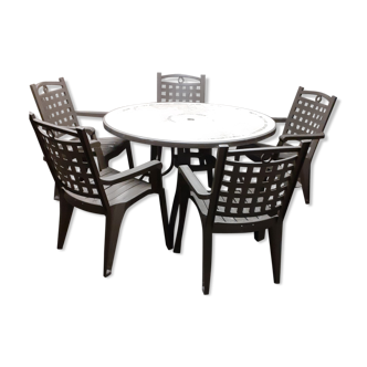 Garden table and 5 chairs