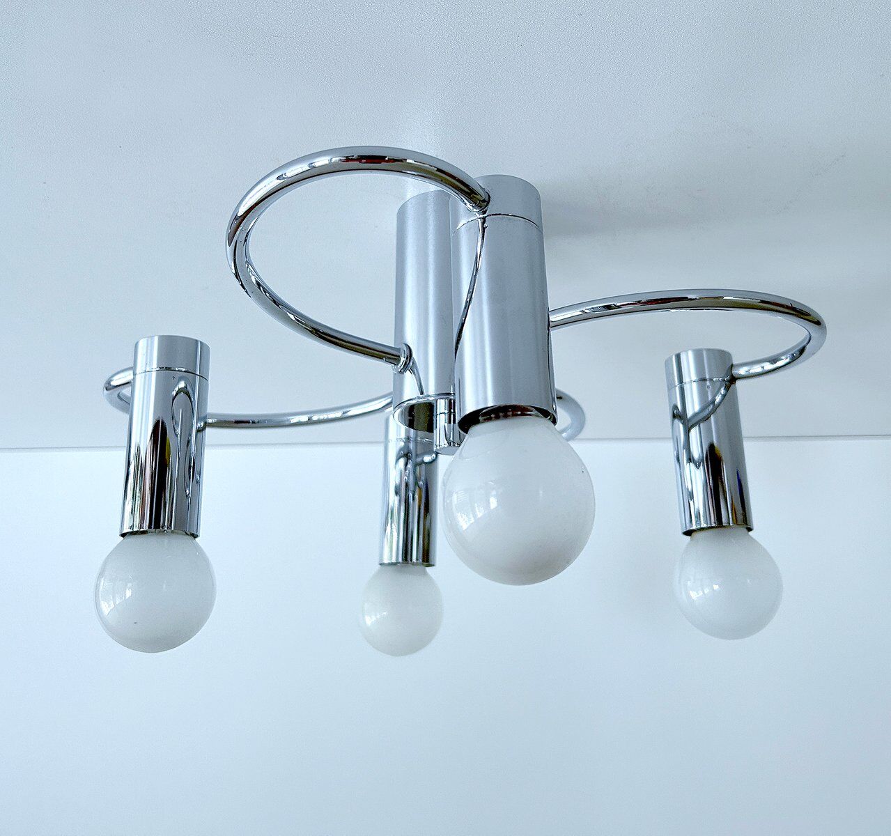 Lustre vintage de l'ère spatiale en chrome