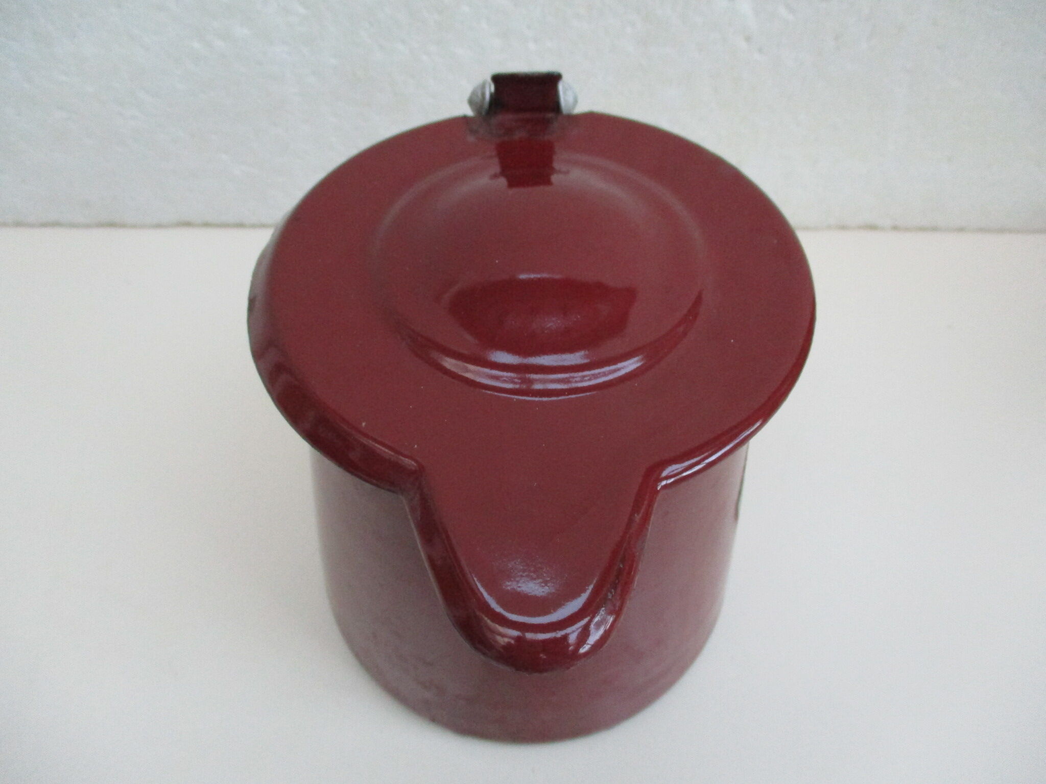 Old enamelled sheet metal pourer from Leroc