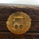 Coffre en bois sculpté à décor asiatique