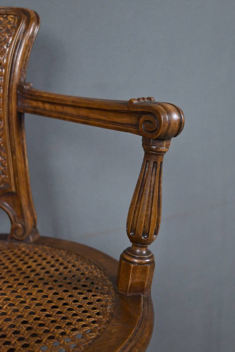Chaise haute pivotante en hêtre, style Louis XVI – 1900