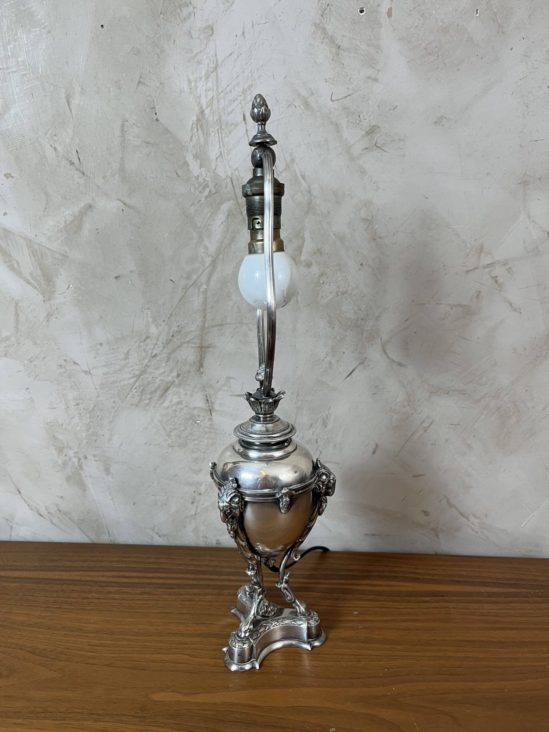 Lampe en métal argenté