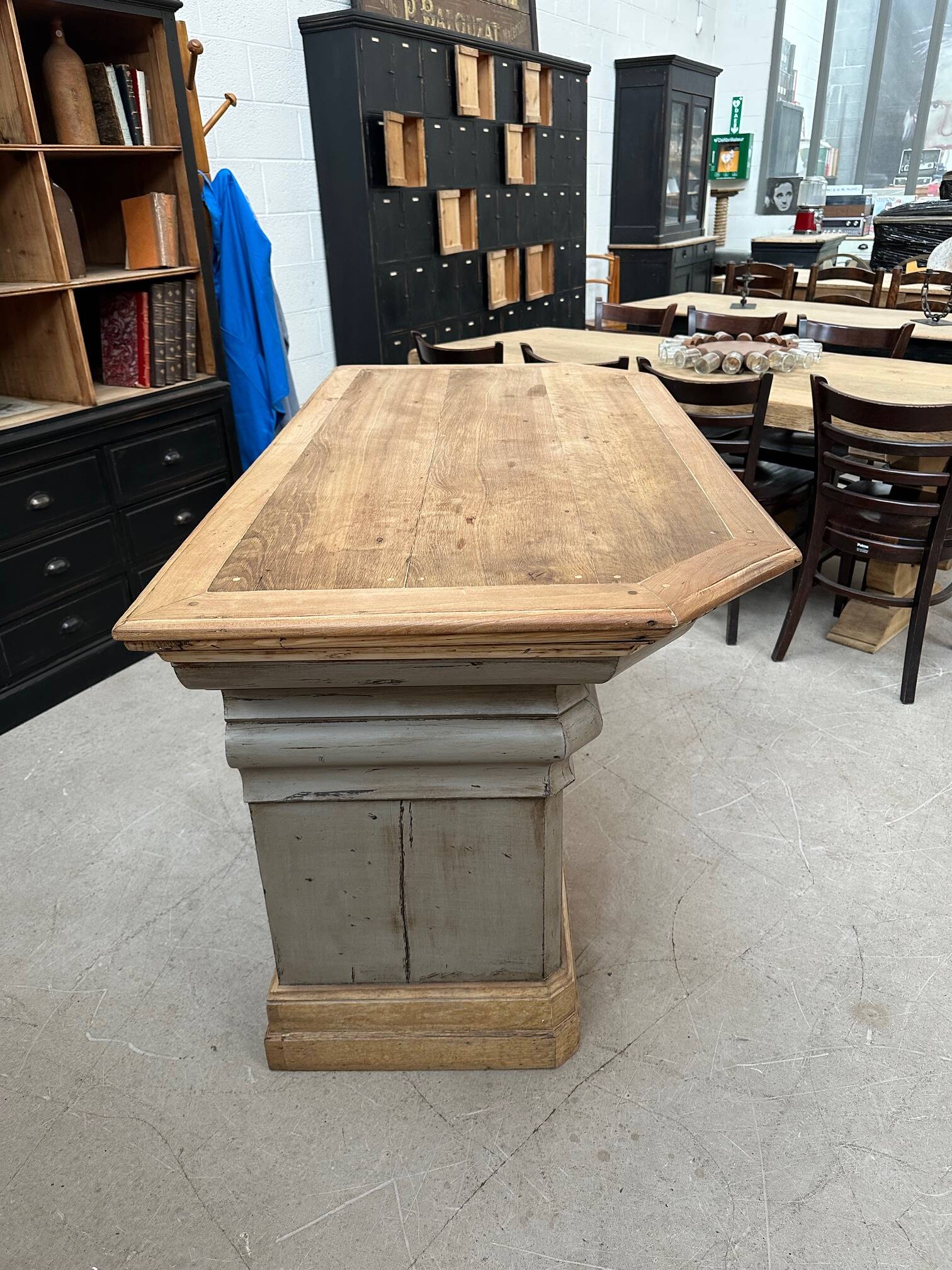 Early 20th century counter